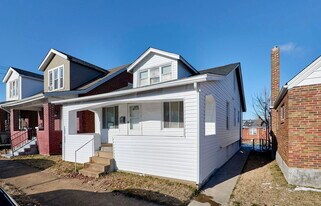 6805 Morgan Ford Rd in St. Louis, MO - Building Photo