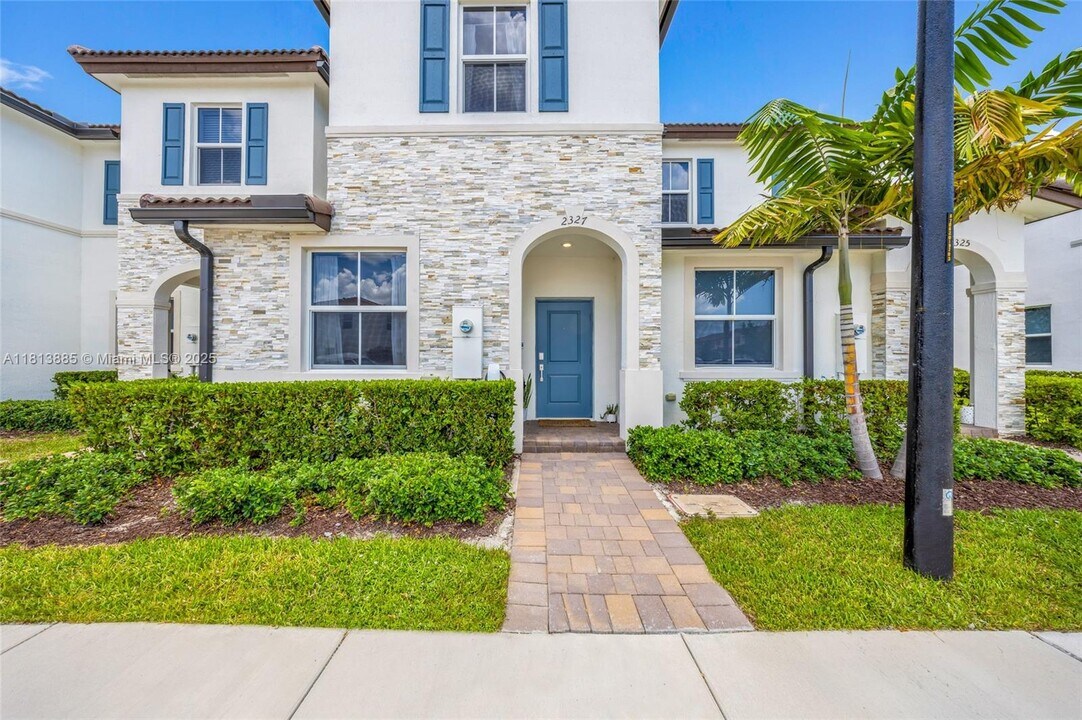 2327 NW 122nd Ter in Miami Shores, FL - Building Photo