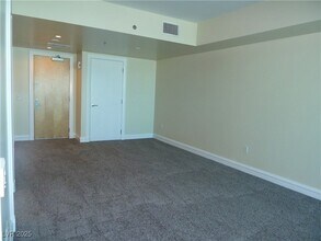 2700 Las Vegas Blvd S, Unit 2005 in Las Vegas, NV - Building Photo - Building Photo