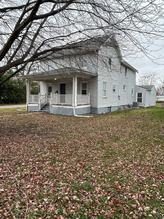 972 N Academy St in Galesburg, IL - Building Photo