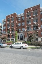 New Quin Apartments in Washington, DC - Foto de edificio - Building Photo