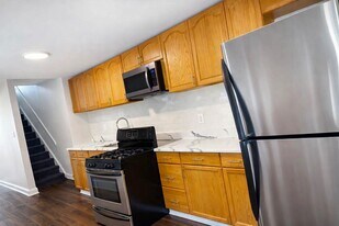 2208 E Fayette St in Baltimore, MD - Building Photo