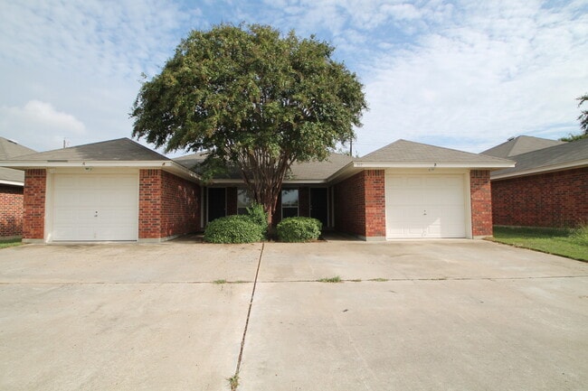 917 Rosewood Dr