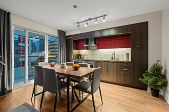 300 Front St W, Unit SI ID1345906P in Toronto, ON - Building Photo - Building Photo