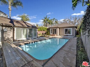 743 N Orange Dr in Los Angeles, CA - Building Photo - Building Photo