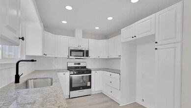 232 Vista Grande Cir in Charlotte, NC - Building Photo - Building Photo