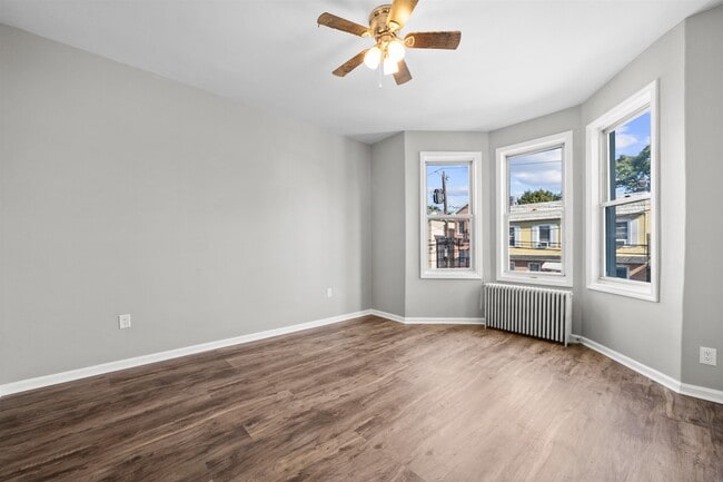 34 W 18th St in Bayonne, NJ - Building Photo - Building Photo