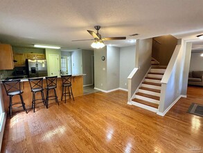 2121 Pin High Dr in Pensacola, FL - Foto de edificio - Building Photo