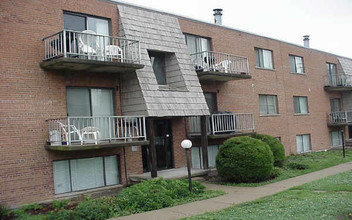 Westmont Apartments in Cincinnati, OH - Building Photo - Building Photo