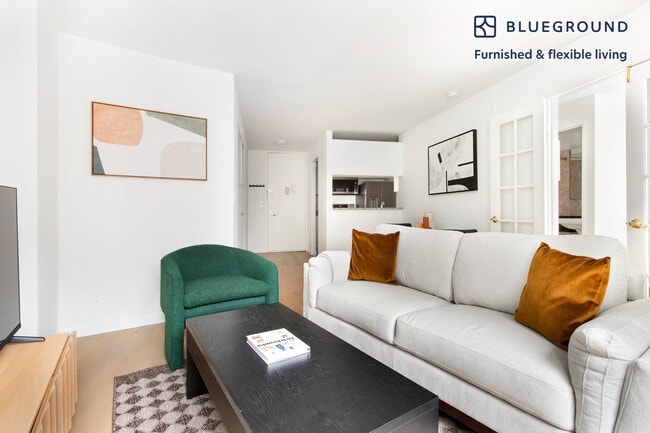 400 Chambers St in New York, NY - Building Photo - Building Photo