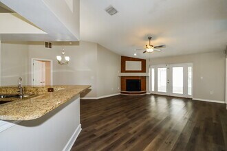1208 Sweet Gum Dr in Brandon, FL - Building Photo - Building Photo