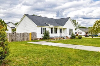 7600 Lilly Pond Ln in Fuquay Varina, NC - Foto de edificio - Building Photo