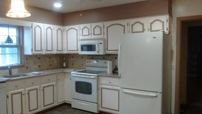 255-1 Lowell St, Unit Lowel1 in Waltham, MA - Building Photo - Building Photo