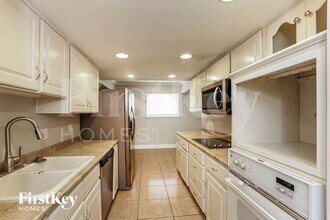 3923 Treeline Dr in Dallas, TX - Foto de edificio - Building Photo