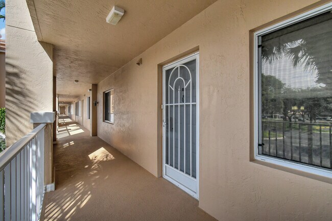 5842 Crystal Shores Dr in Boynton Beach, FL - Building Photo - Building Photo