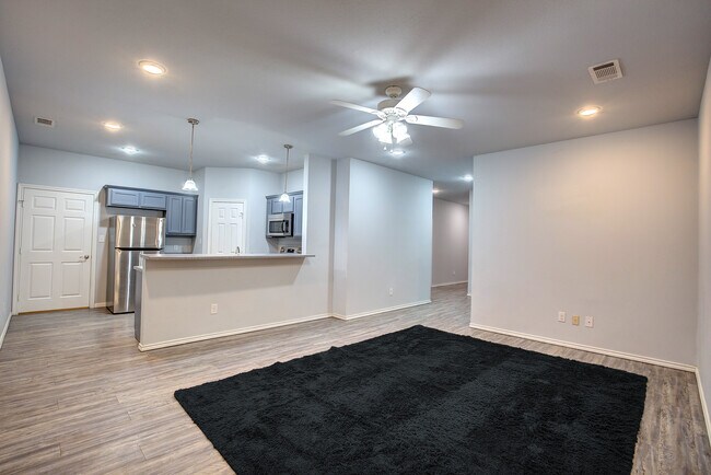 1721 Division St in Commerce, TX - Building Photo - Building Photo