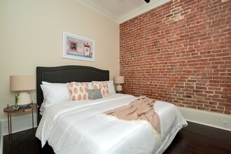 339 Carondelet Apartments in New Orleans, LA - Building Photo - Building Photo