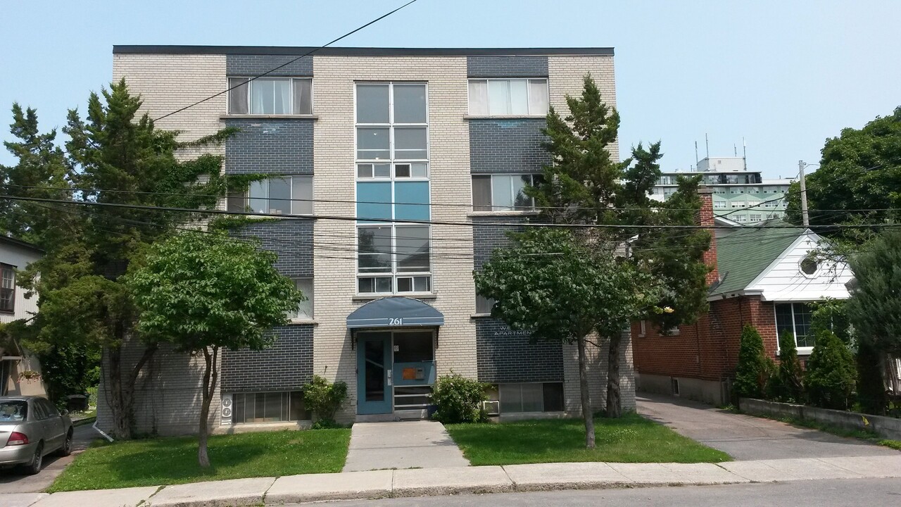 261 Breezehill Ave S in Ottawa, ON - Building Photo