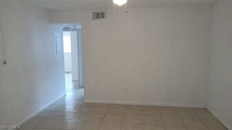 2524 Congress St, Unit 6 in Ft. Myers, FL - Building Photo - Building Photo