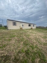 760 Reyes Silva Ln in Madisonville, TX - Building Photo