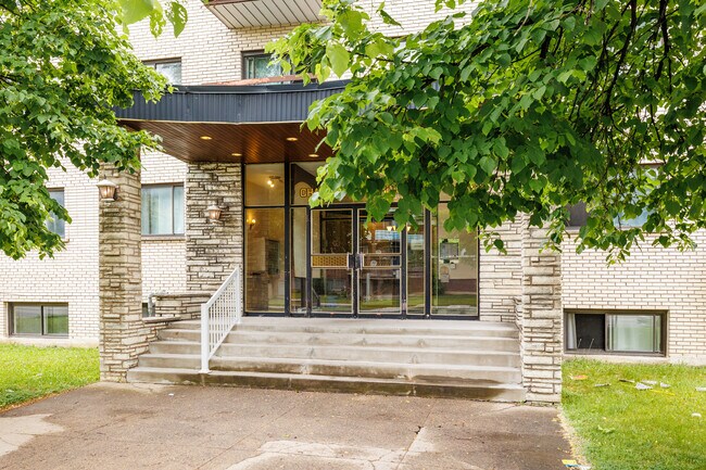 5110 Notre-Dame Boul in Laval, QC - Building Photo - Building Photo