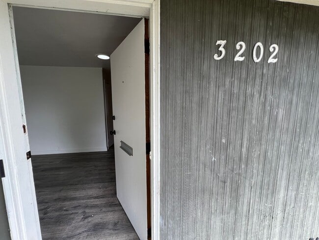 3202 Farragut St in Bremerton, WA - Building Photo - Building Photo