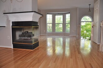 13130 Kidwell Field Rd in Herndon, VA - Building Photo - Building Photo