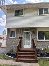 5842 Frontenac St in Niagara Falls, ON - Building Photo - Building Photo