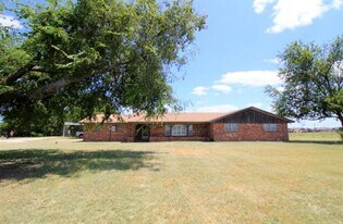 8228 County Rd 1004 in Godley, TX - Building Photo