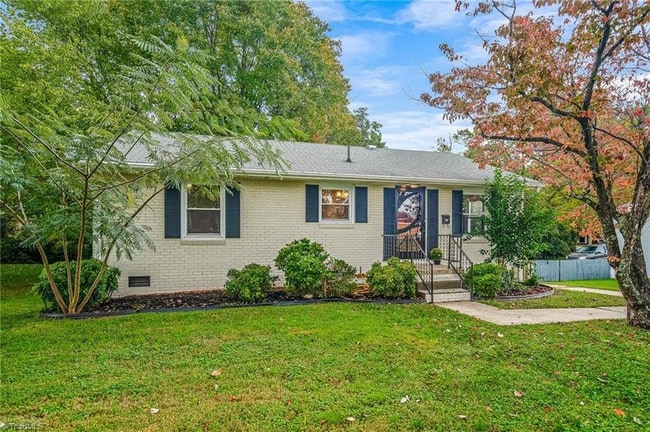 2702 Summit Ave in Greensboro, NC - Building Photo - Building Photo