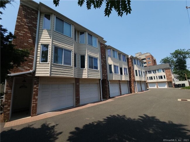 property at 1611 Washington Blvd