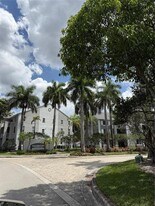11165 SW 6th St, Unit 204 in Pembroke Pines, FL - Building Photo
