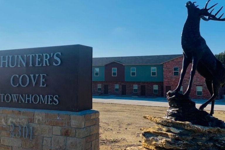 Hunter's Cove Townhomes in Goldthwaite, TX - Foto de edificio