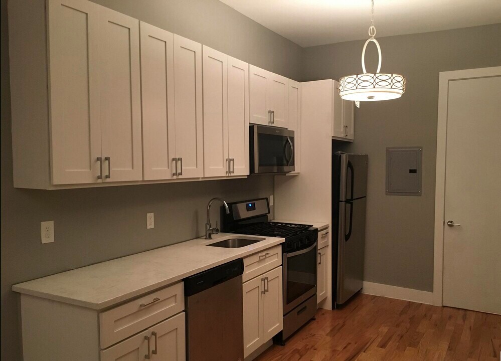 19 Lincoln St in Jersey City, NJ - Building Photo