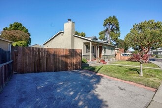 1621 Huron Ave in San Mateo, CA - Foto de edificio - Building Photo