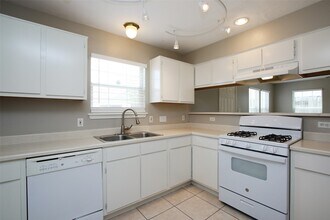 9038 McGallion Rd in Houston, TX - Building Photo - Building Photo