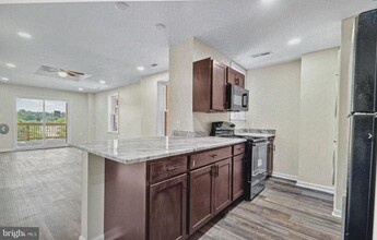 948 Brooks Ln in Baltimore, MD - Foto de edificio - Building Photo