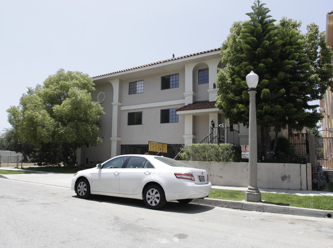 5711 Camellia Ave in North Hollywood, CA - Building Photo - Building Photo