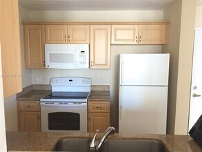 3590 Coral Way, Unit 908 in Miami, FL - Building Photo - Building Photo