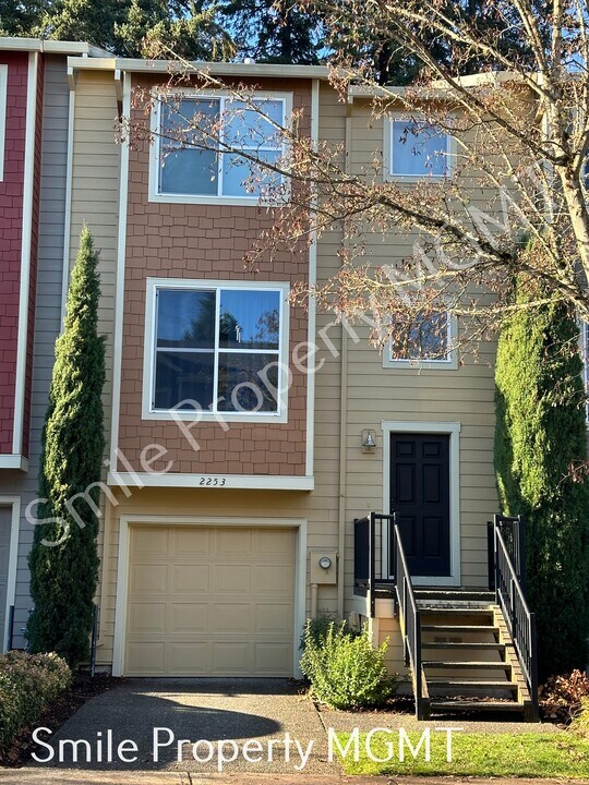 2253 NE Sheffield Ave in Beaverton, OR - Building Photo