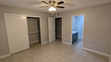 815 N Peach Ave, Unit 122 in Fresno, CA - Foto de edificio - Building Photo