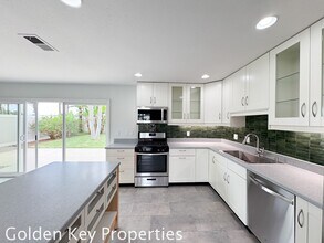 5510 Los Robles Dr in Carlsbad, CA - Building Photo - Building Photo