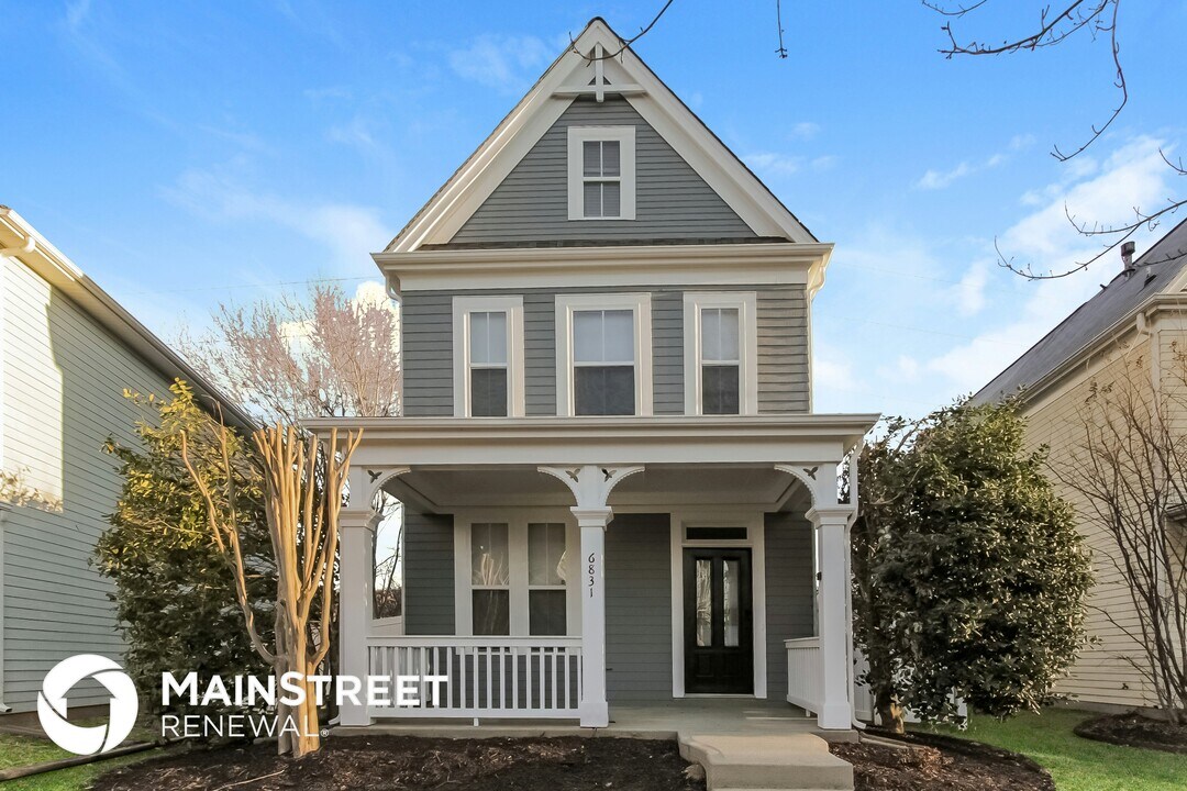 6831 Dunton St in Huntersville, NC - Building Photo