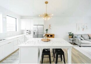 1367 Keosauqua Way in Des Moines, IA - Building Photo - Building Photo