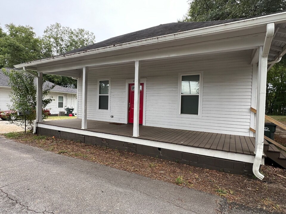 2132 Hicks Ave NE in Covington, GA - Building Photo