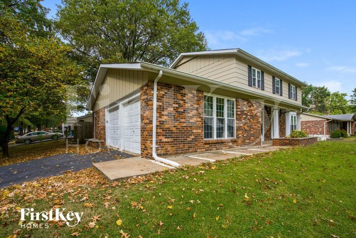 5511 Fireleaf Dr in St. Louis, MO - Building Photo