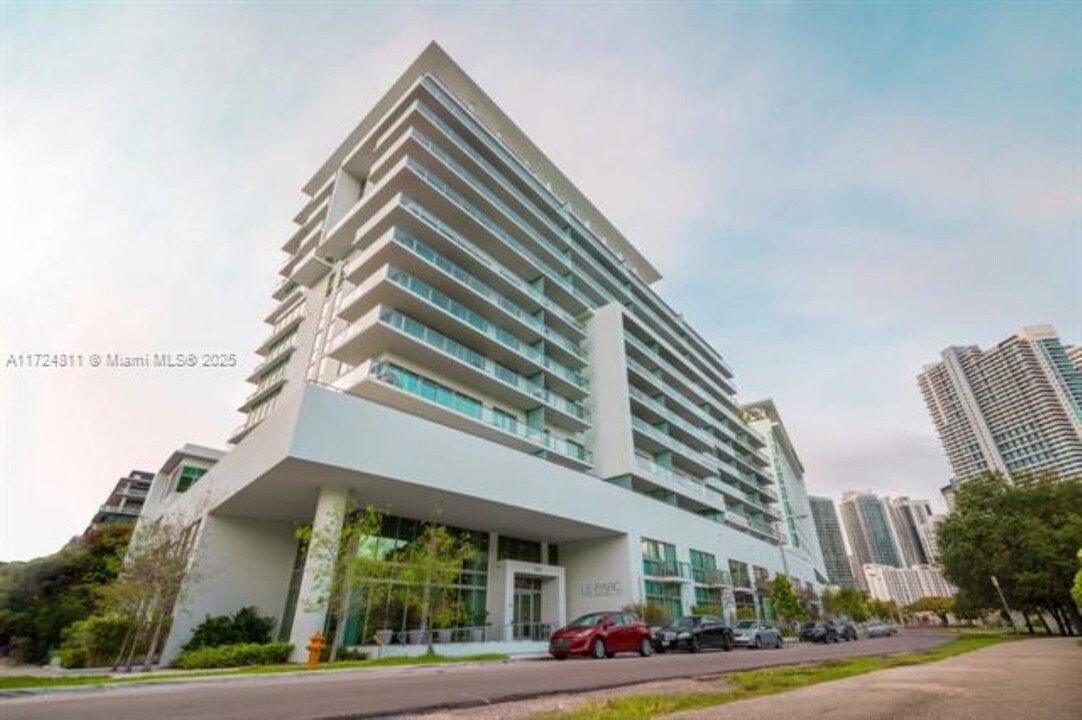 1600 SW 1st Ave, Unit 1008 in Miami, FL - Building Photo