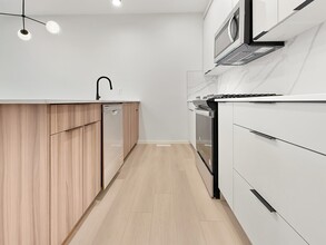 9305-9123 123 Ave NW in Edmonton, AB - Building Photo - Building Photo