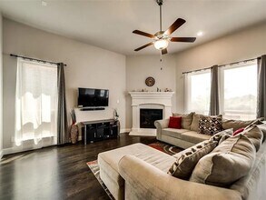 1113 Steele Ln in Flower Mound, TX - Foto de edificio - Building Photo