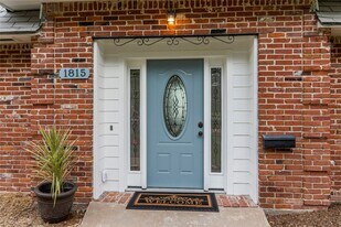 1815 Saxony Ln in Houston, TX - Building Photo